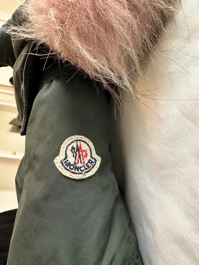 HiHiura Moncler Girls Kids Fur Winter Jacket in Kids & Youth in City of Toronto - Image 8