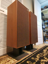 Vintage Pair of Akai ST-401  Speakers GREAT SHAPE "VERY RARE"