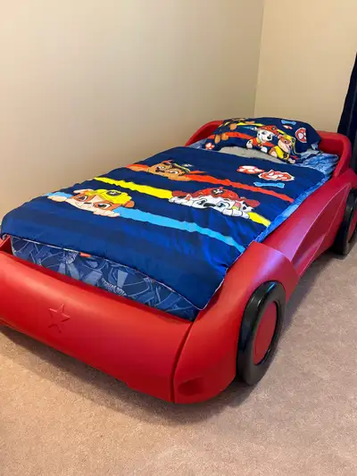Like.new condition used a few times at Grandparents house Paid $800 just for the bed. Kingsdown twin...