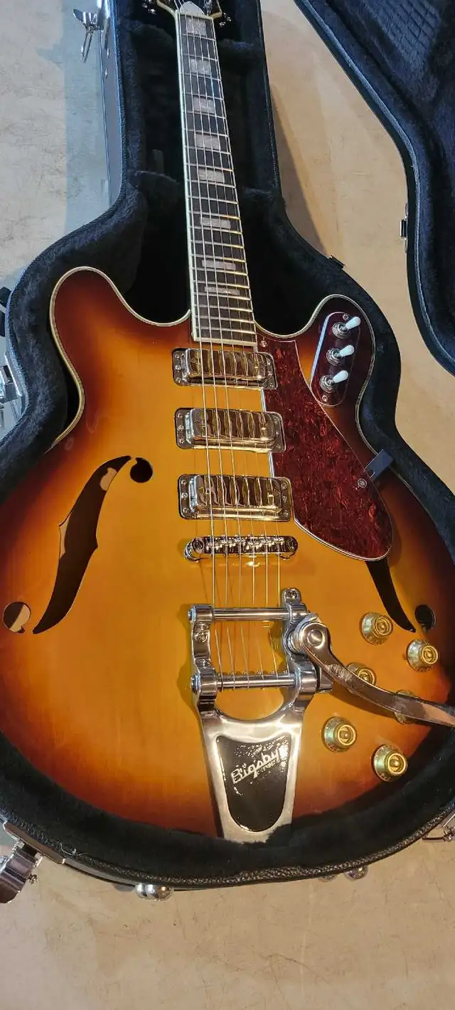 Eastwood airline H78 guitar and case  in Guitars in Oakville / Halton Region - Image 3