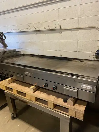 You are viewing a nicely used restaurant 72" wide electric griddle flat top. This Garland E72 3 Phas...