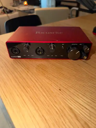 Focusrite Scarlett 4i4, View more