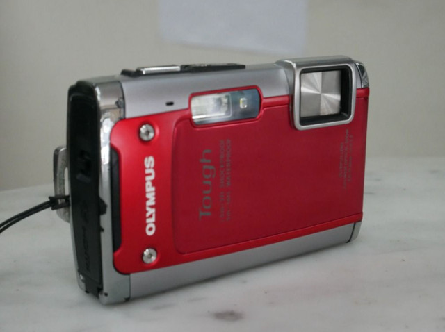 Olympus 14MP Tough TG-610 Shockproof Waterproof Digital Camera in Cameras & Camcorders in City of Toronto - Image 2