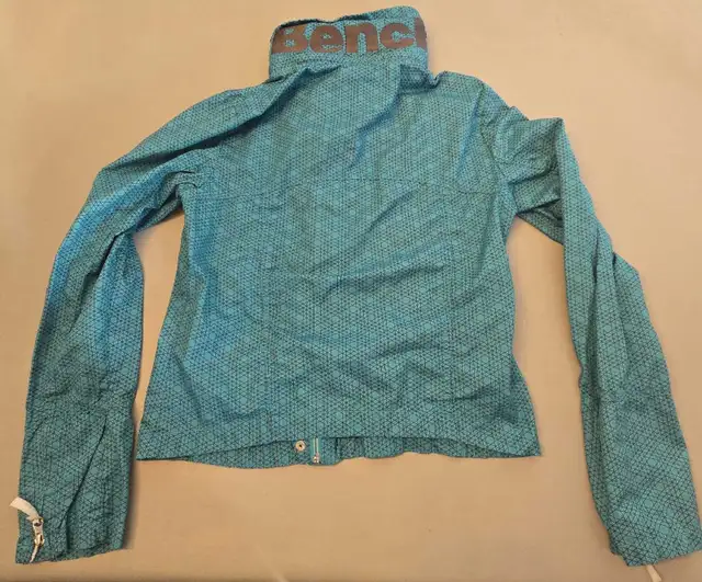 Youth XL Bench Jacket in Women's - Tops & Outerwear in Winnipeg - Image 3