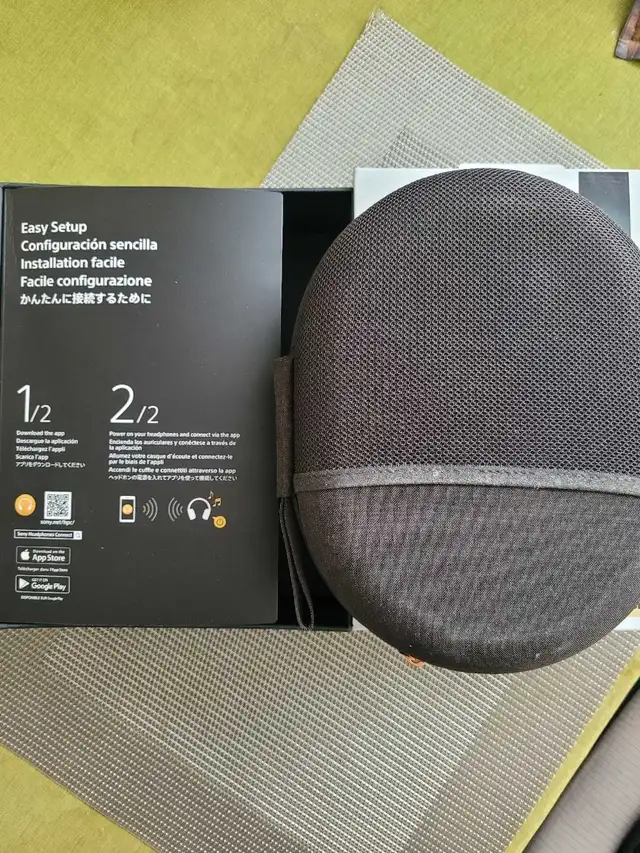 Sony WH-1000XM4 Wireless Noise Stereo Headset in Headphones in City of Toronto - Image 6