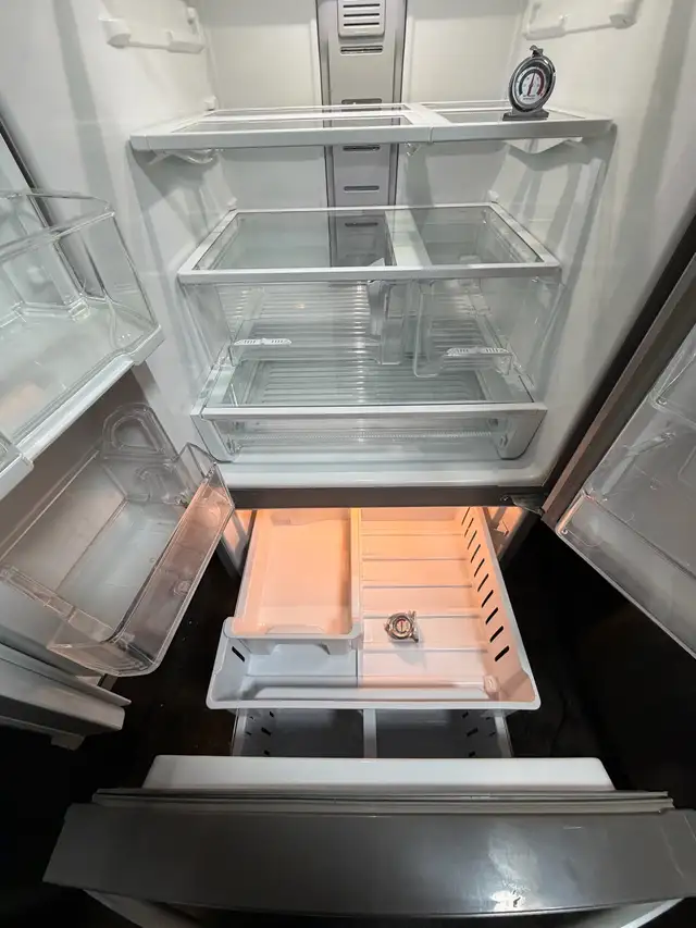 Whirlpool 30” fridge with water/ice - delivery  in Refrigerators in West Island - Image 6