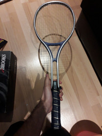 Tennis racquet 