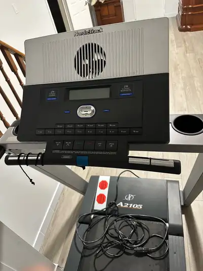 NordicTrack Treadmill - in New Condition, Programable for preset multiple settings. Flex response cu...