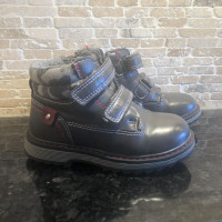 Like New ~ Stylish Winter Boots (9)