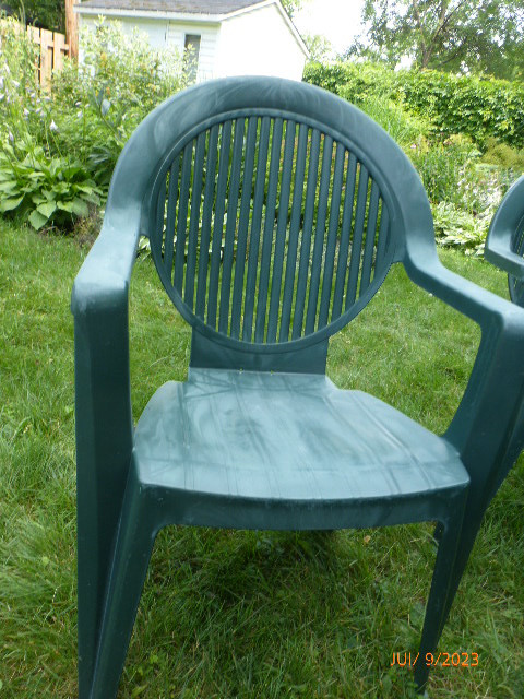 Table de patio ronde et chaises dans Mobilier pour terrasse et jardin  à Ville de Montréal - Image 2