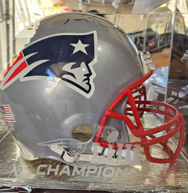 Tom Brady signed Patriots Helmet in Football in Markham / York Region