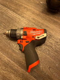 Milwaukee hammer drill/driver m12