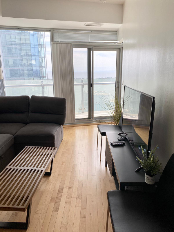 Fully furnished 1 bed + den Toronto with balcony in Long Term Rentals in City of Toronto