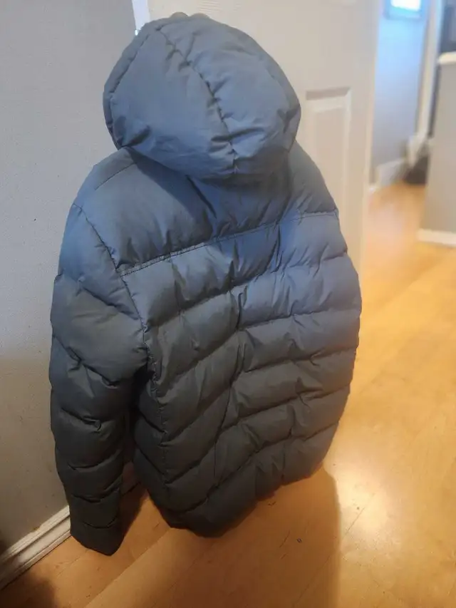 Men's hooded puffer jacket  in Men's in Calgary - Image 6