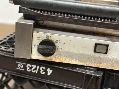 Haythem : Grooved Double panini grill machine , View more