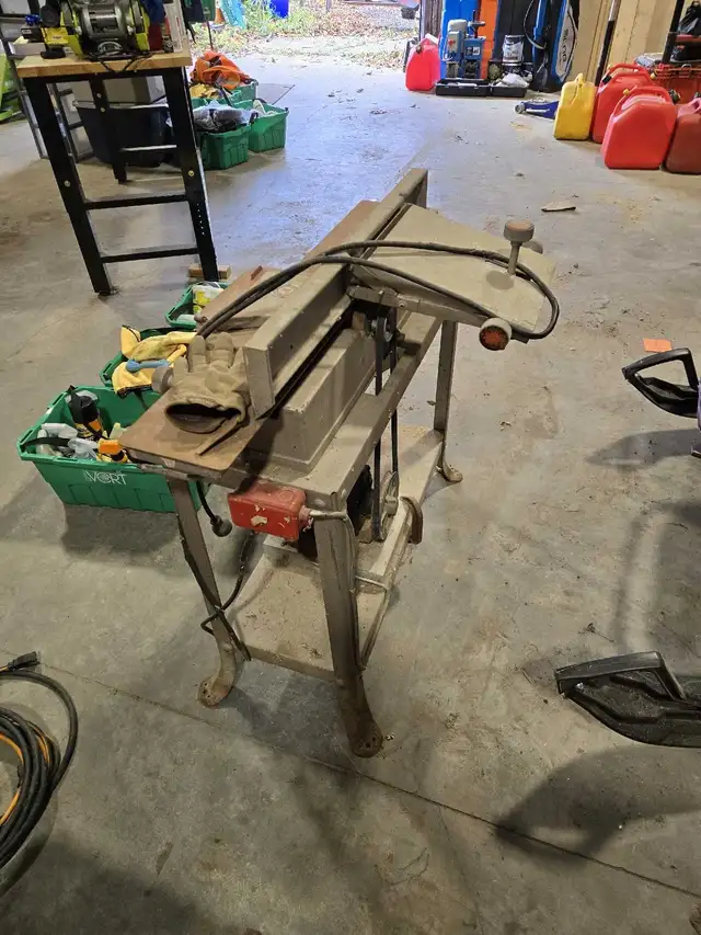 Rockwell/Beaver jointer in Power Tools in Kawartha Lakes - Image 2