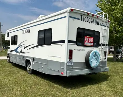 Safetied - Fleetwood Tiago - 31 Ft. Ford V10. All Records kept, including new over cab seal, bunk wa...