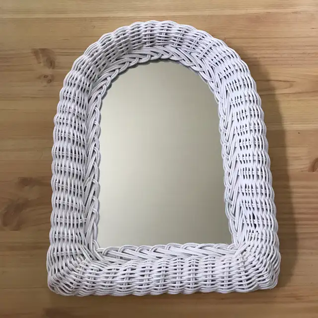 Vintage White Wicker Arched Wall Mirror in Home Décor & Accents in Ottawa - Image 2