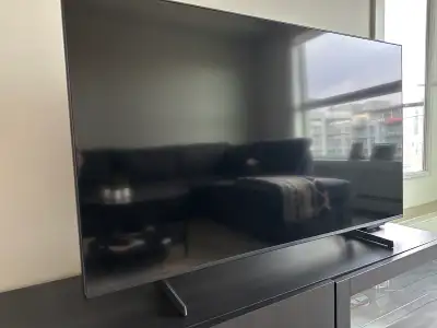 This TV is 1.4 years old and in a very good condition (original package is also available). Smoke-fr...