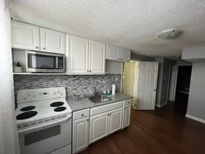 Basement for rent in the Stockyards area! 1 Bedroom / 1 Bathroom Grocery stores including Food Natio...
