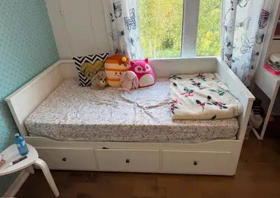 IKEA HEMNES Daybed with 3 Drawers + 2 Mattresses –, View more