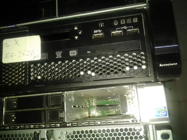 Lenovo System X 3650 M5 2x Xeon E5-2630 Lenovo X3650 M5 2x Xeon in Servers in City of Montréal - Image 5