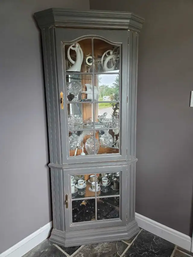 Oak cabinet w light628632590136351224