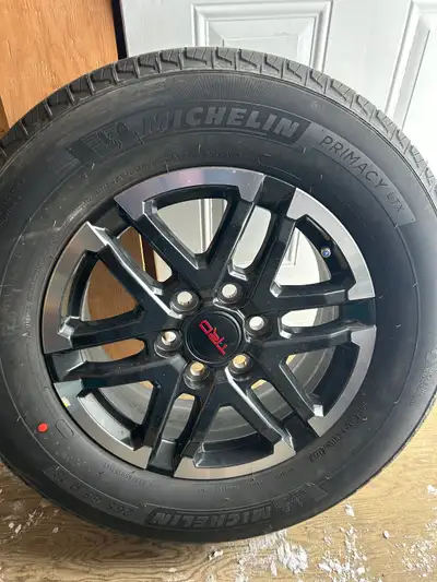 2024-2025 Tacoma TRD sport take offs Rims and tires set of 4. no marks or scuffs 265/65/18 Excellent...
