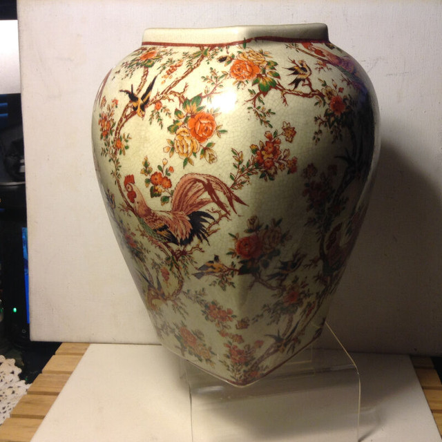Vtg Chinese ZHONGGUO ZHI ZAO Vase/Urn 6" in Arts & Collectibles in Vancouver - Image 3