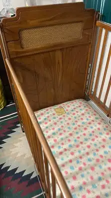 Lit bébé en bois par Lépine  / Baby wood crib by Lepine, View more