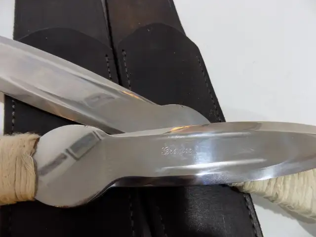 COUTEAUX forgés à la main-GRENIER in Arts & Collectibles in Longueuil / South Shore - Image 4