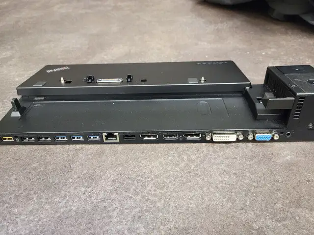 Lenovo Ultra Docking Station - 40A2 with AC Adapter in Laptop Accessories in City of Toronto - Image 4