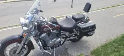 Moto Honda Shadow American Classic Edition Tres bonne etat comme neuve pour annee tres peu utiliser