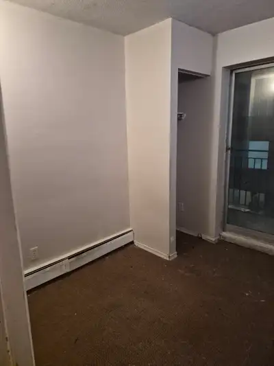 It's a 4 bedroom apartment with one shared washroom, female students only (there are currently two o...