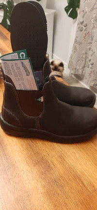 Brand New Mens Steel Toe BlundStones Boots...Size 9Aus Size 10US