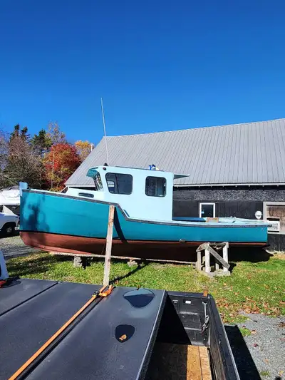 28 Foot Cape Islander / Northumberland Fiberglass over wood 1989 D.H. Boatbuilders 6 cylinder Ford S...