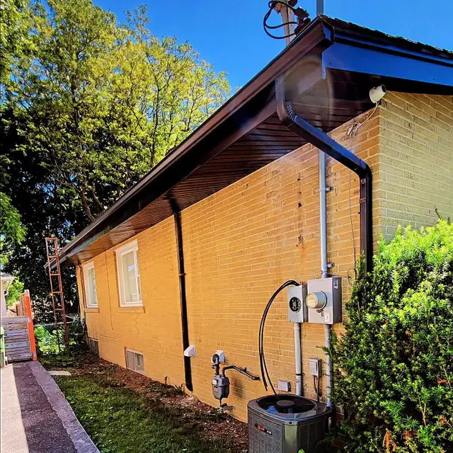 Gutters, siding, soffit, downspout, install, cleaning, repair  in Roofing in City of Toronto - Image 8