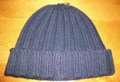 Tuque bleu marin foncé NEUVE 100% laine unisexe, View more