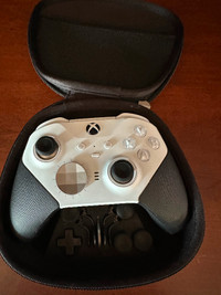 Xbox elite controller 2 white with carry case