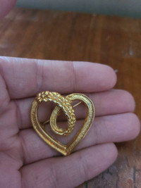 Vintage heart swirled brooch 