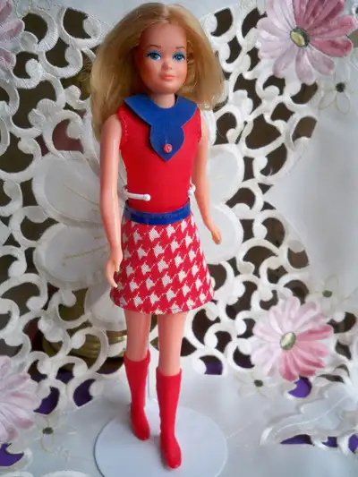 1975  "Growing Up Skipper" Fully Functional (Mattel, Hong Kong), View more