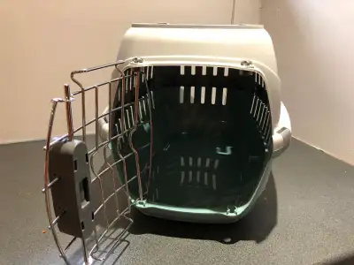 Dimensions: Hauteur :13 pouces Largeur: 13 pouces Longueur: 19 pouces