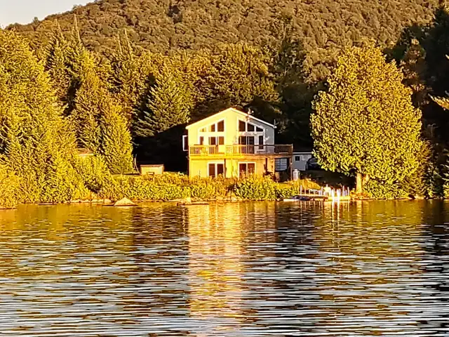 Chalet bord de l eau in Quebec in Canada - Image 2