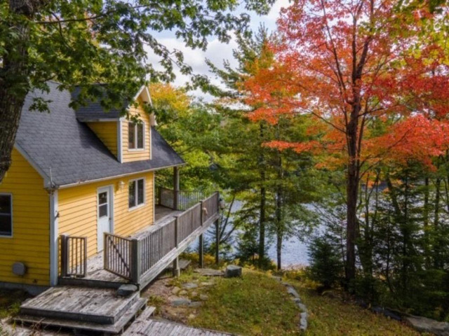 Beautiful cottage on the Tusket River in Nova Scotia