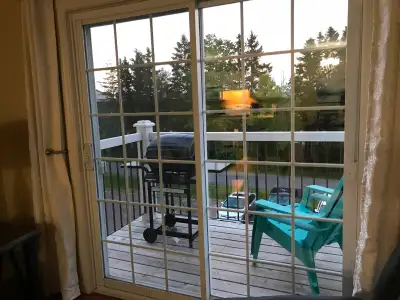 Spacious 2 bedroom unit, in a quiet apartment building, Washer and dryer in the unit, Concret floor...