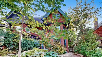 1br Lower Level Apartment (Trinity Bellwoods/Queen West) $1950