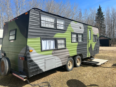1987 24 foot Komfort trailer for sale 