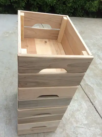 Caisse en bois franc de fabrication artisanale (12" x 9" x 7"po), View more