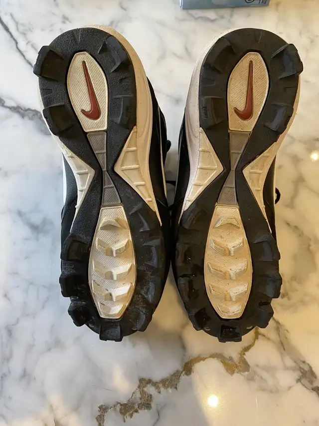 Nike Women’s Rugby,soccer or turf shoes shoes size 7 in Women's - Shoes in Markham / York Region - Image 5