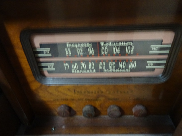 Antique Stromberg Cabinet Stereo in General Electronics in Hamilton - Image 3